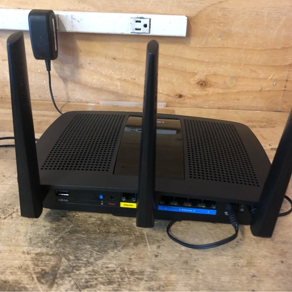 Linksys EA7300 AC1750 MU-MIMO Dual-Band Gigabit Wi-Fi Wireless Router w/ Adapter - Picture 12 of 15